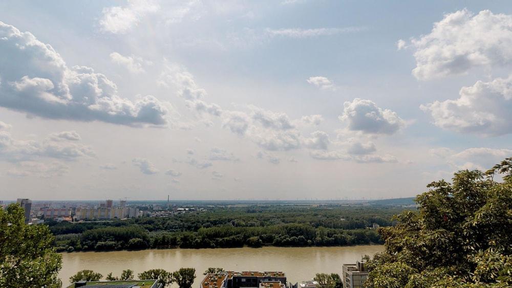 River View Apartments Hotel Bratislava Luaran gambar