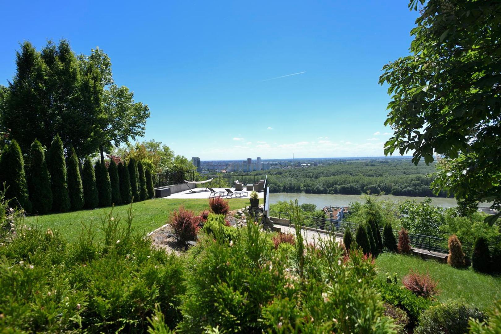 River View Apartments Hotel Bratislava Luaran gambar